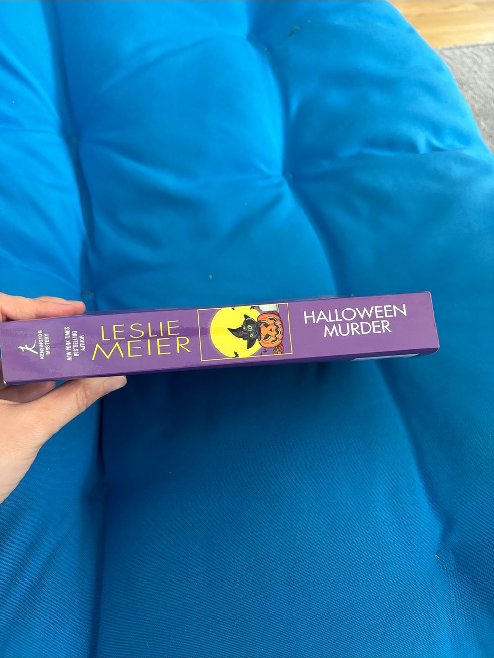 Halloween Murder By Leslie Meier Soft Cover Two Volumes In One Book NWOTS - Picture 3 of 7